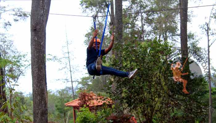 Wahana Rekreasi Flying Fox Yang Cukup Ekstrem