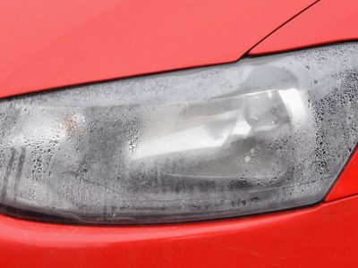 Lampu Mobil Berembun Mengganggu Visibilitas Saat Malam