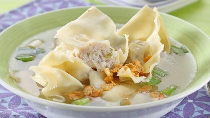 Makanan Populer Pangsit Dengan Beraneka Ragam Topping