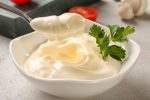 Saus Dressing Yang Berwarna Putih Di Kenal Dengan Mayonaise