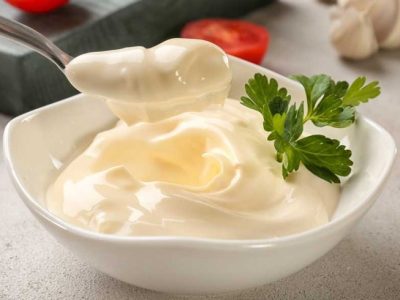 Saus Dressing Yang Berwarna Putih Di Kenal Dengan Mayonaise