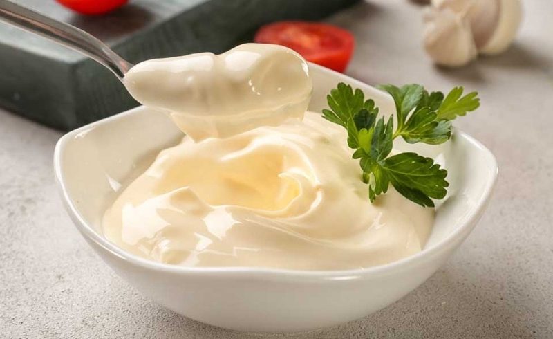 Saus Dressing Yang Berwarna Putih Di Kenal Dengan Mayonaise