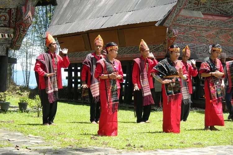 Budaya Batak Dalam Sebuah Manortor Atau Tarian