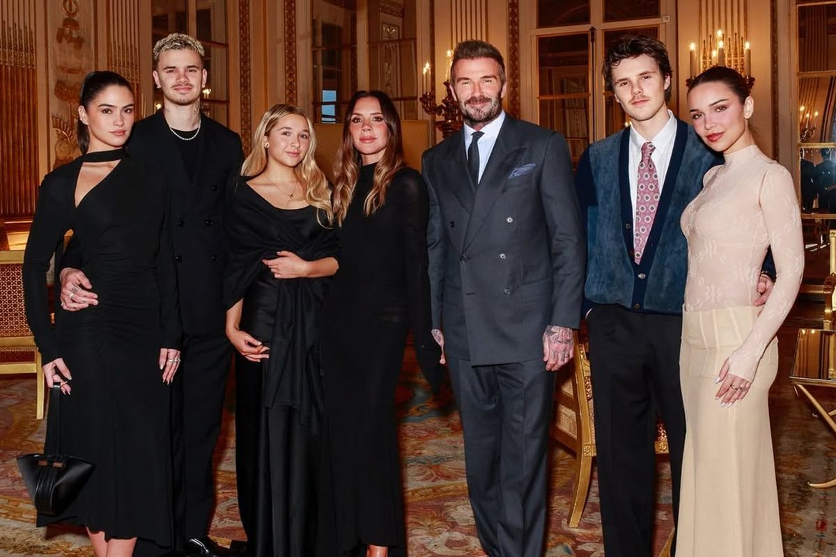 Beckham Family: Kompak Serba Hitam Di Hari Bersejarah Victoria