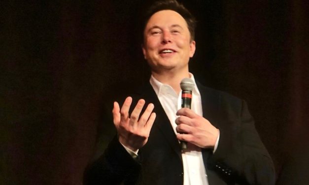 Misi Gila Terbaru Elon Musk: Bulan Jadi Target Berikutnya!