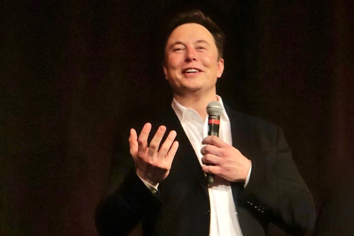 Misi Gila Terbaru Elon Musk: Bulan Jadi Target Berikutnya!