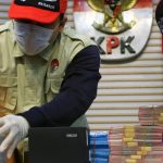 Bea Cukai Jebol! 5 Koper Miliaran Di Angkut KPK