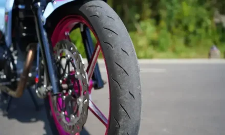 Satu Trik Kecil Biar Ban Motor Berasa Baru Terus