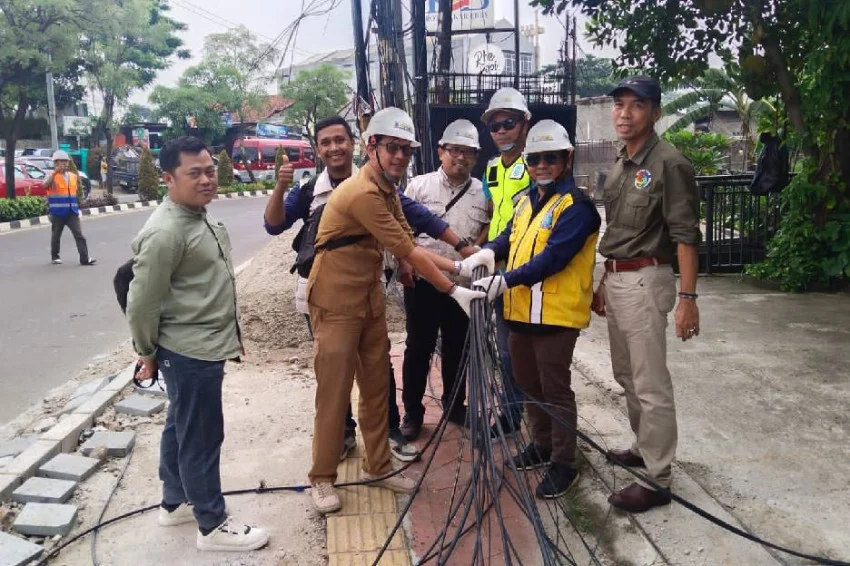 Tangsel Tegur Provider: Kabel Optik “Numpang” Di PJU