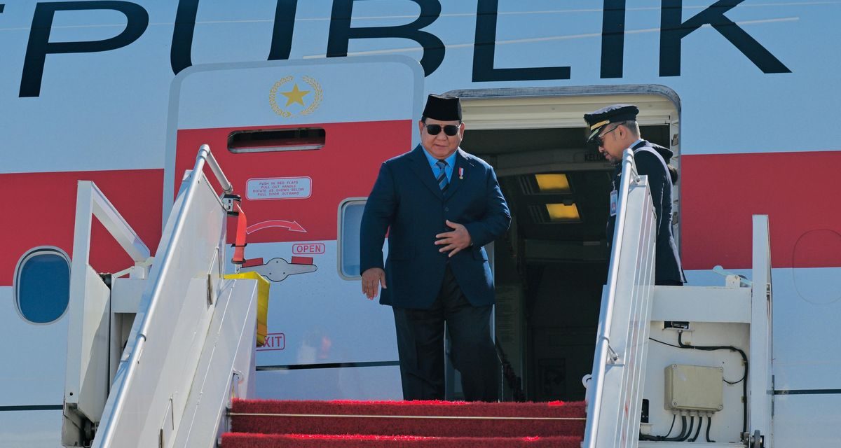 Seskab Teddy: Prabowo Shalat Di KBRI