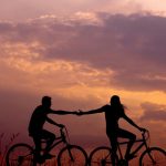 Alasan Ilmiah Kenapa Perut Terasa Geli Saat Jatuh Cinta