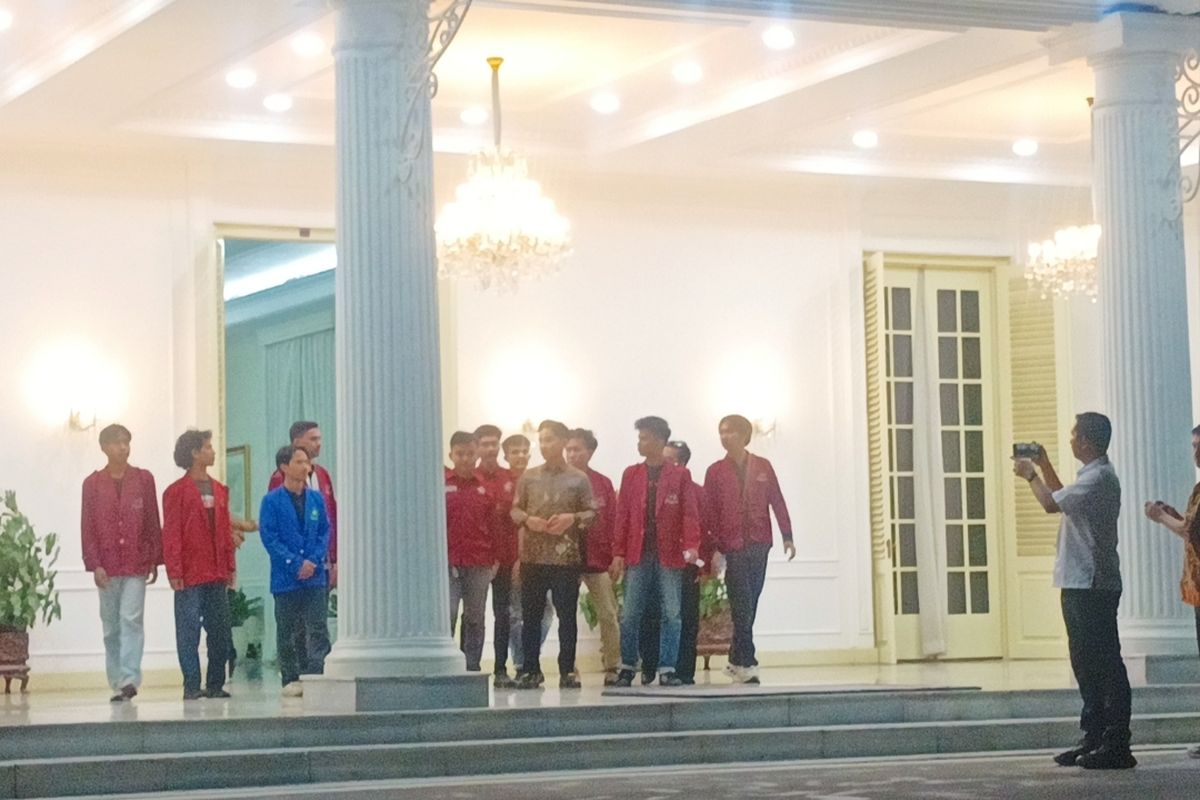 Gibran Di Ultimatum Mahasiswa 5x24 Jam Usai Keluar Istana