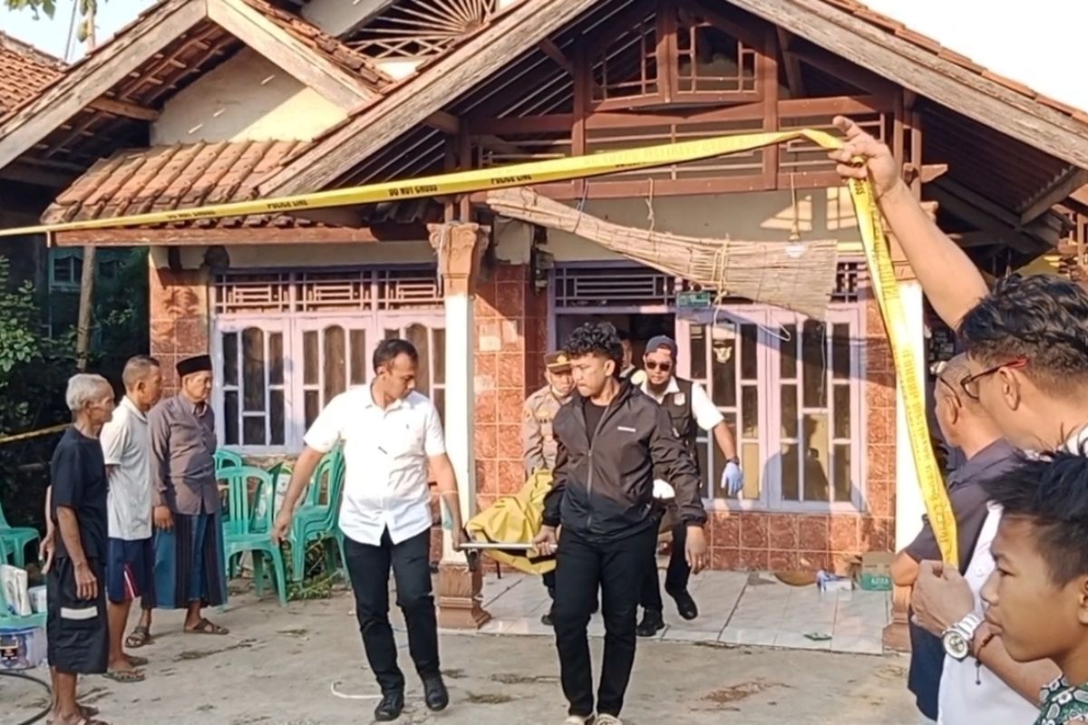 IRT Di Cirebon Tewas Bersimbah Darah, Perhiasan Amblas