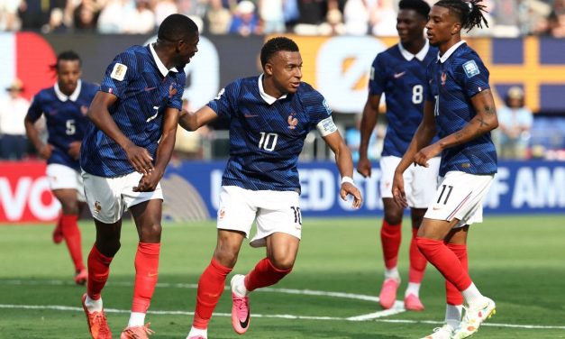 Suporter Ngamuk! Wasit Argentina Pimpin Laga Prancis Vs Maroko