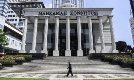 Hakim MK Semprot Maskapai Tukang Oper Penumpang