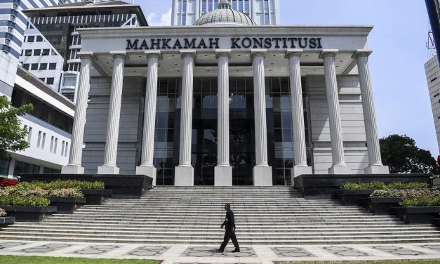 Hakim MK Semprot Maskapai Tukang Oper Penumpang