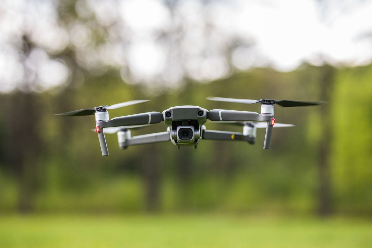 Nekat! Sopir Bus Tendang Drone Berisi Bom Di Bandara