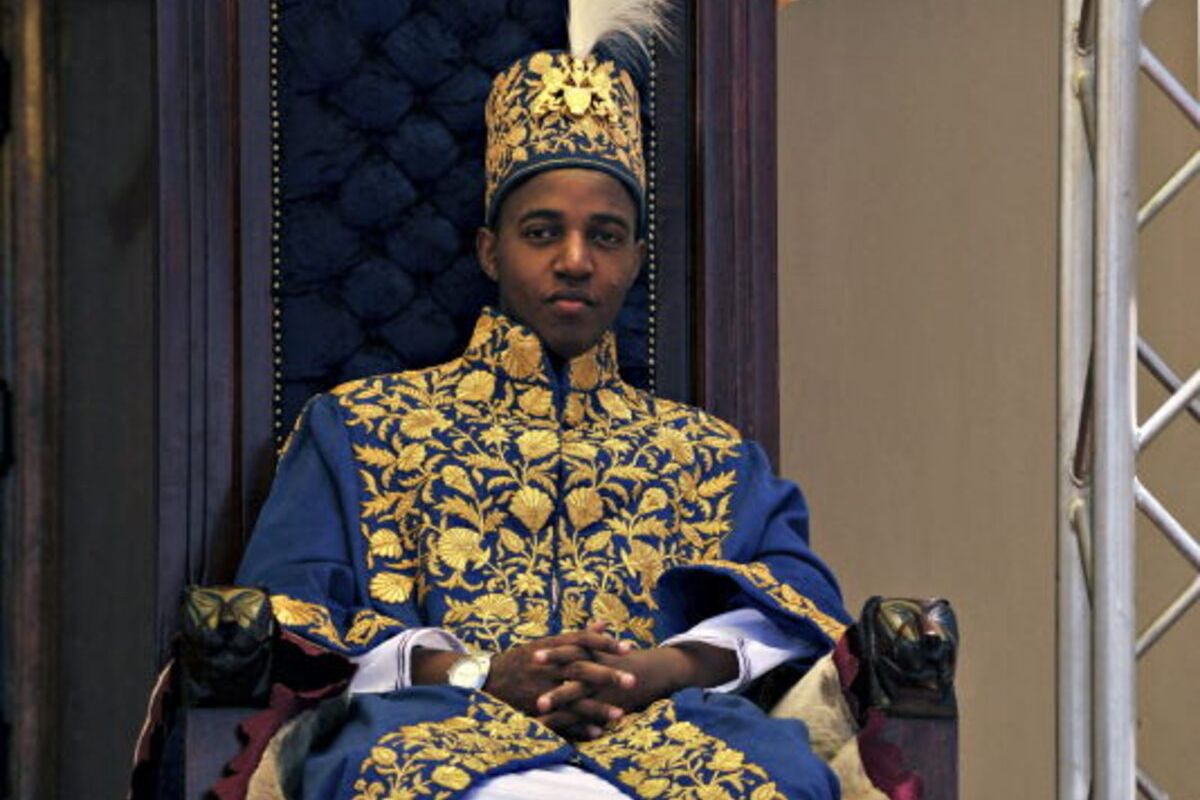 Raja Termuda Meninggal, Presenter TV Naik Takhta Di Uganda