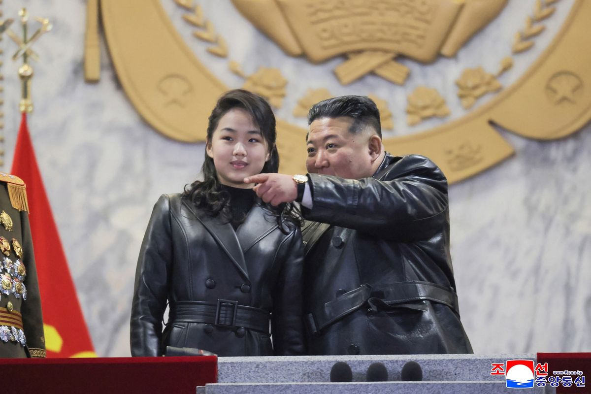 Di Isukan Meninggal, Foto Terbaru Kim Jong Un Akhirnya Rilis